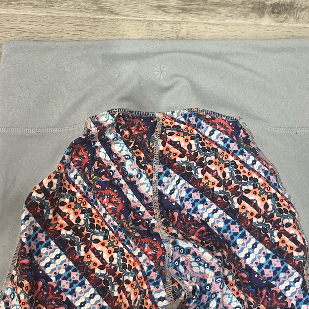 Athleta Leggings Nomad Salutations Cropped Mid Rise Bohemian Gray Size Medium - Picture 5 of 9